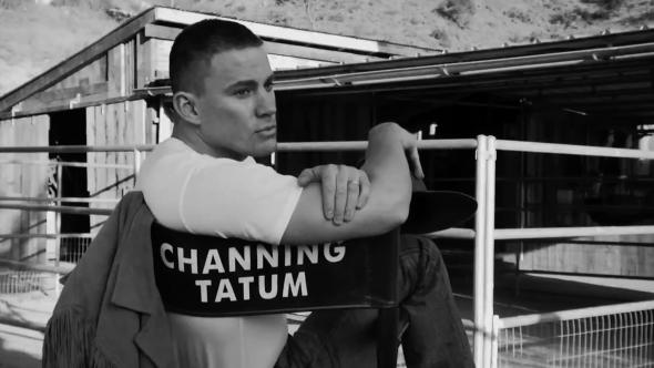 vanityfairvintage-vf-channing-tatum-on-set-playing-with-puppies-and-farm-animals.jpg